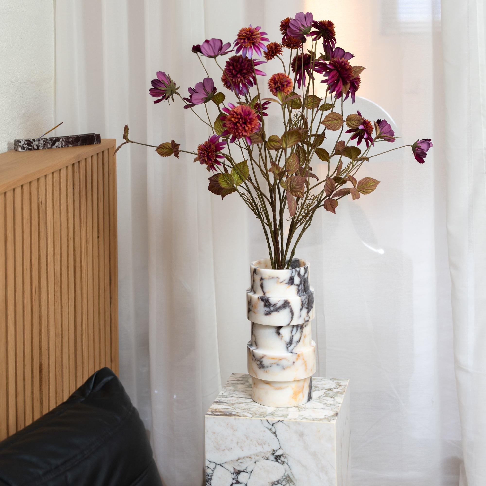 Vaas 'Vida' in  Calacatta Marmer