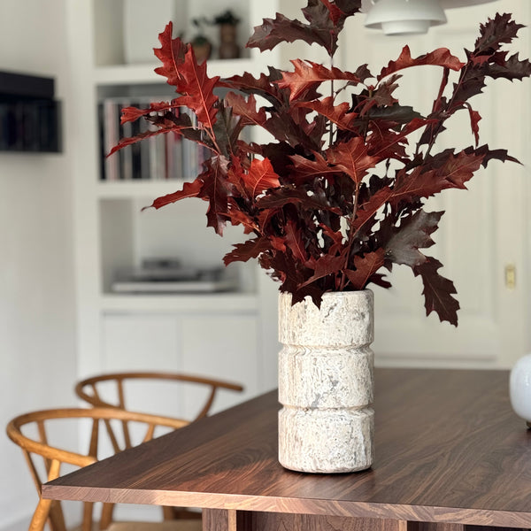 Stoned, not wasted: Grijs Travertin Vaas 'Don'