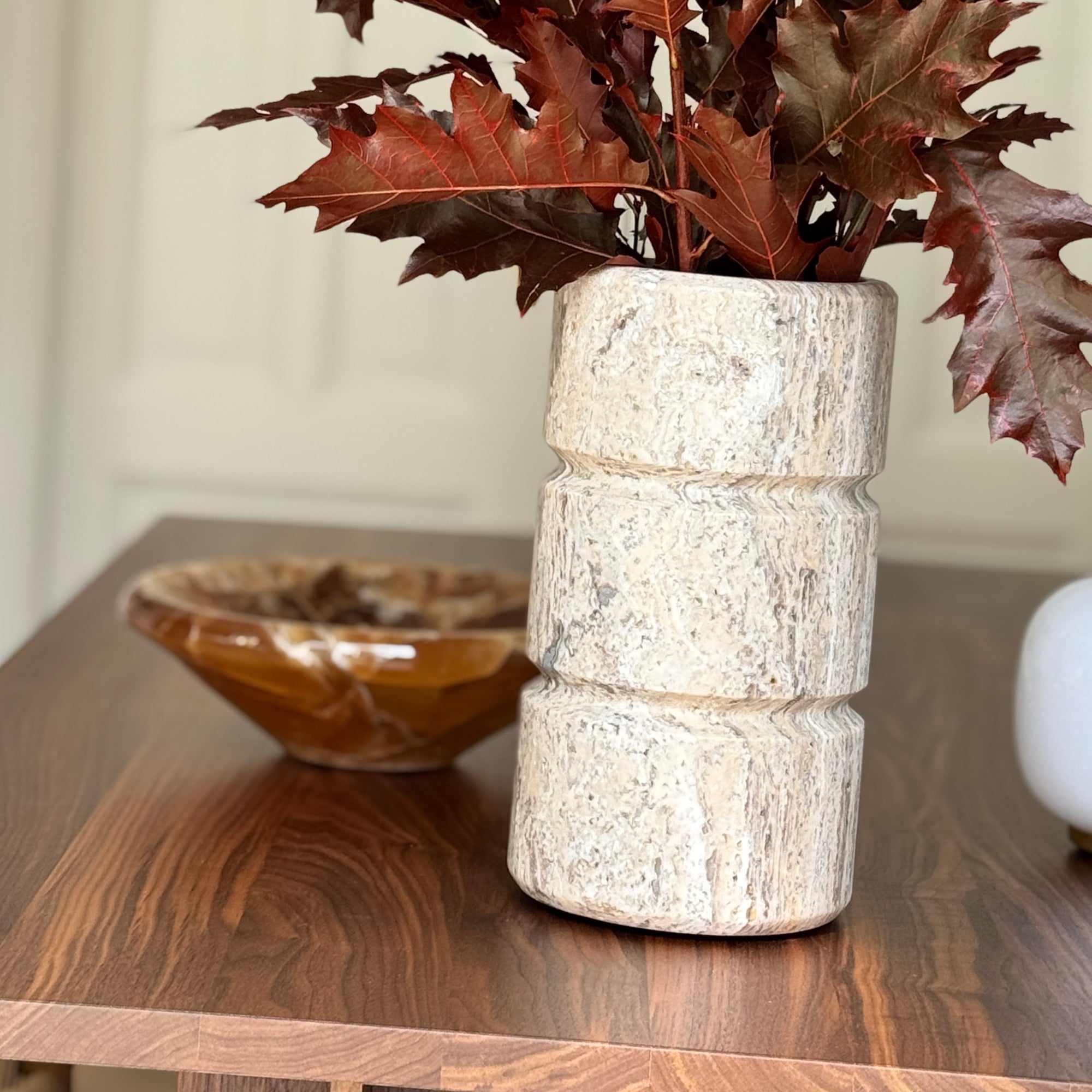 Stoned, not wasted: Grijs Travertin Vaas 'Don'