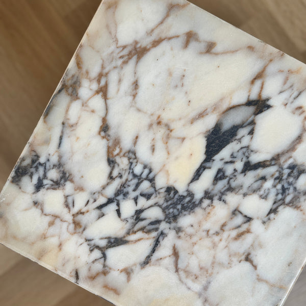 Stoned, not wasted: Marmer Bijzettafel 'SOHO Broome'