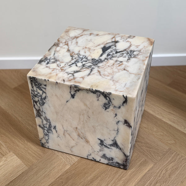 Stoned, not wasted: Marmer Bijzettafel 'SOHO Broome'