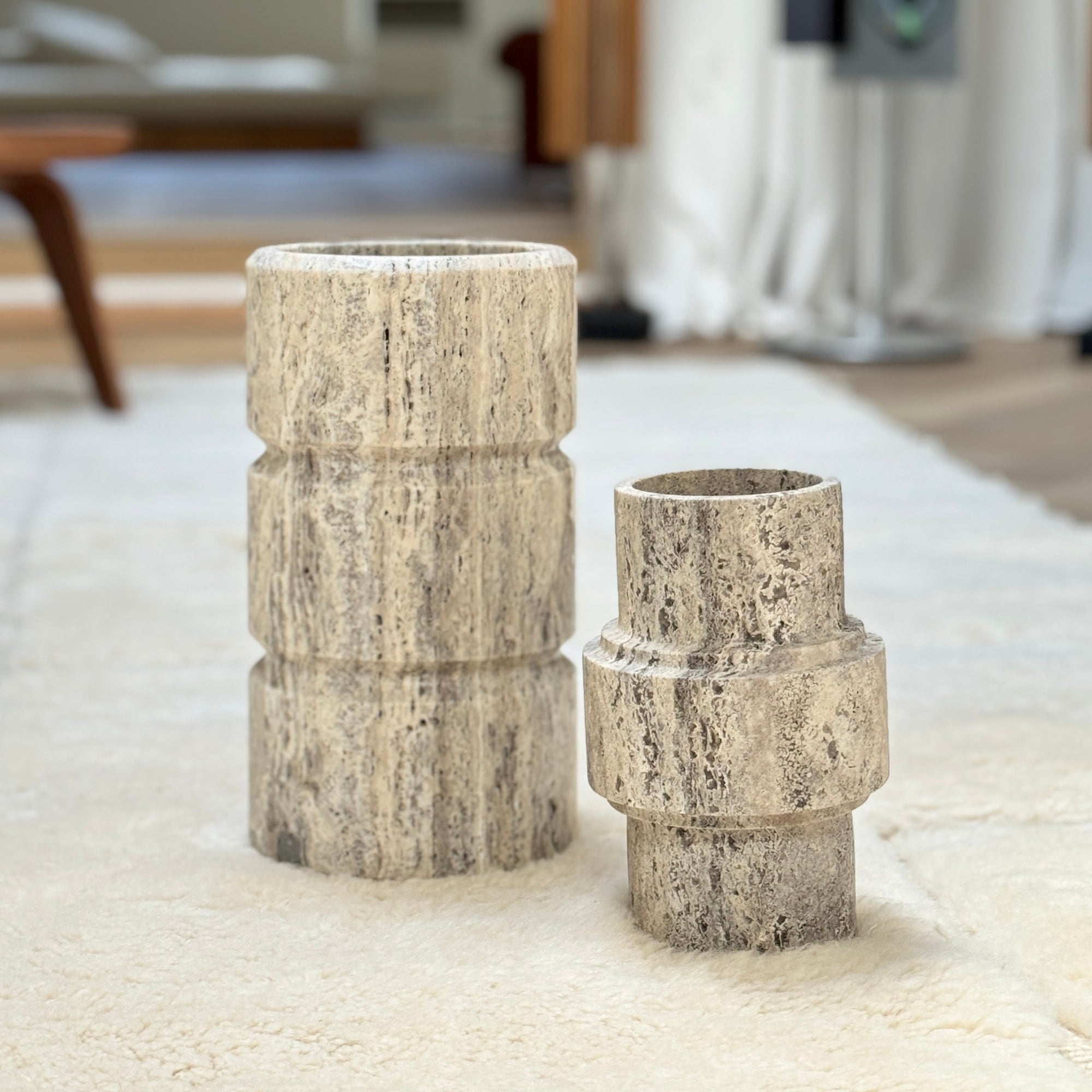 Stoned, not wasted: Grijs Travertin Vaas 'Don'