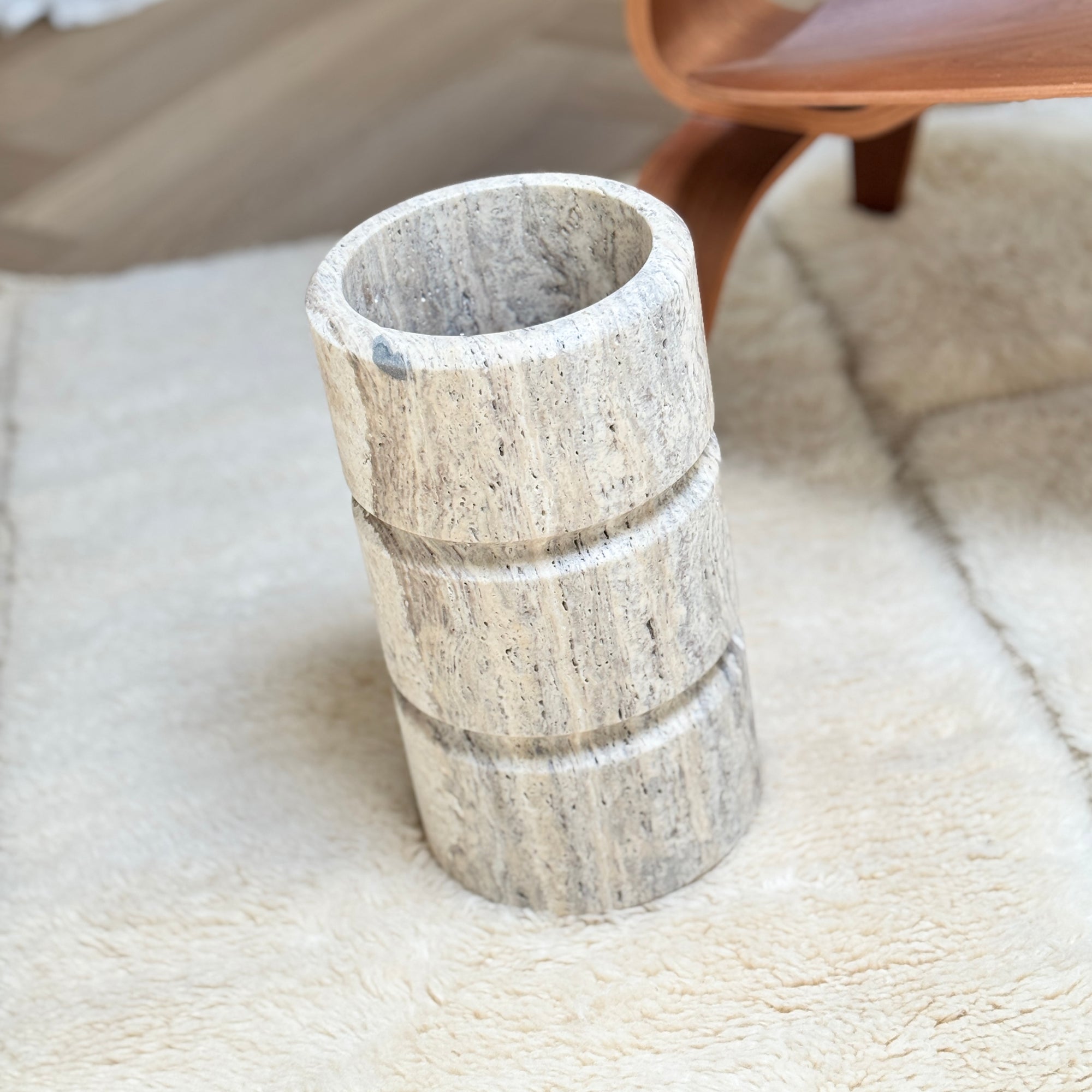 Stoned, not wasted: Grijs Travertin Vaas 'Don'
