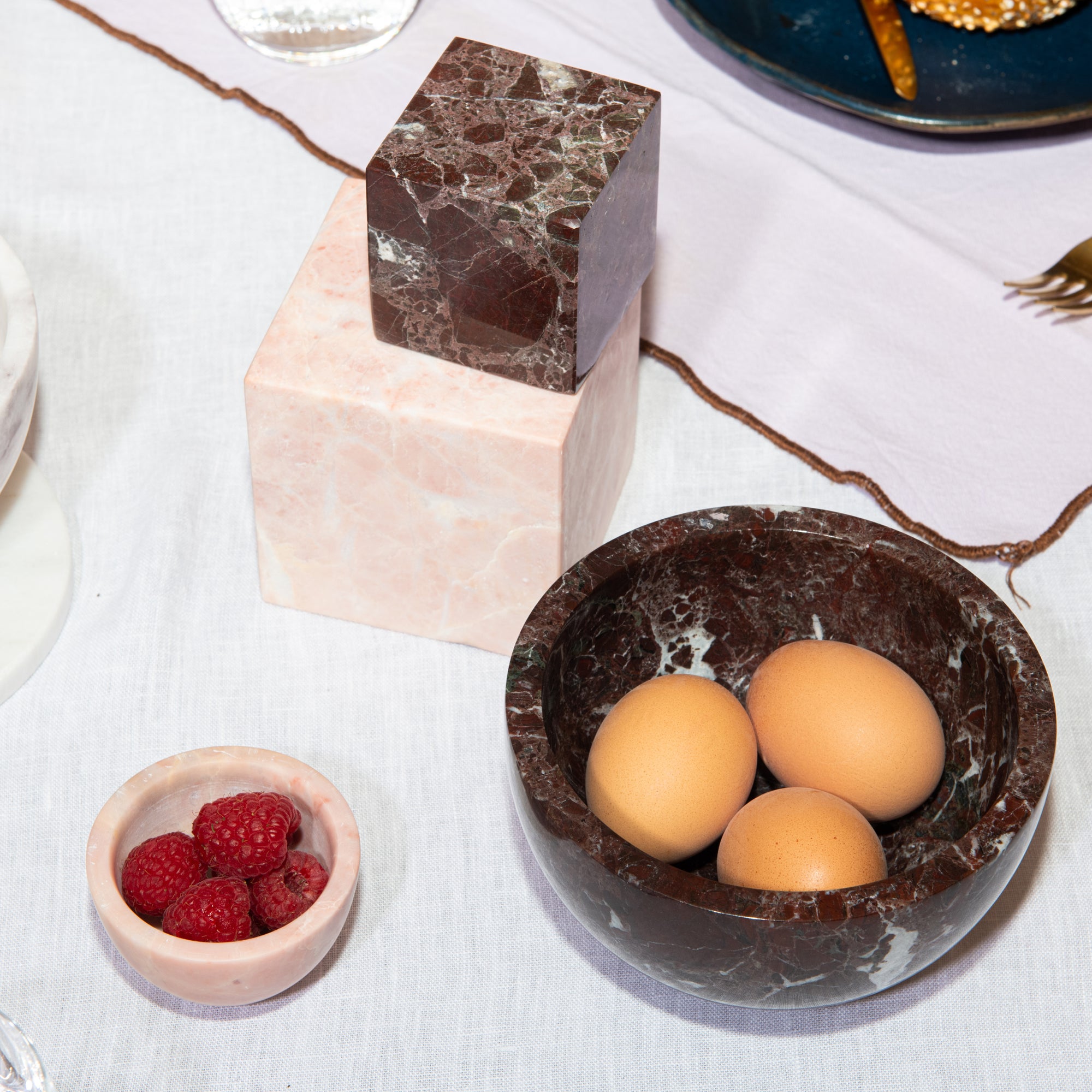 Stoned, not wasted: Bordeauxrood Marmer Kom M